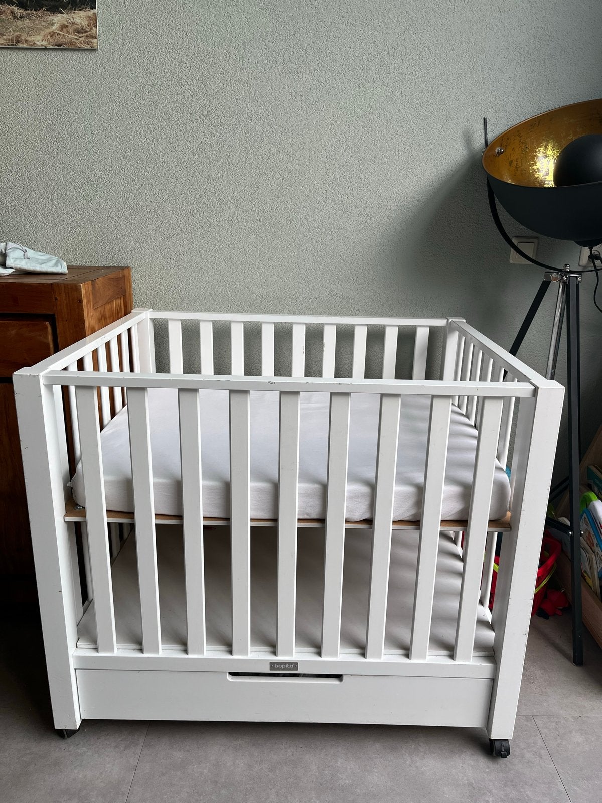 Bopita box wit met lade, matras en wieltjes, Kinderen en Baby's, Babywiegjes en Ledikanten, Ophalen, Gebruikt, Ledikant