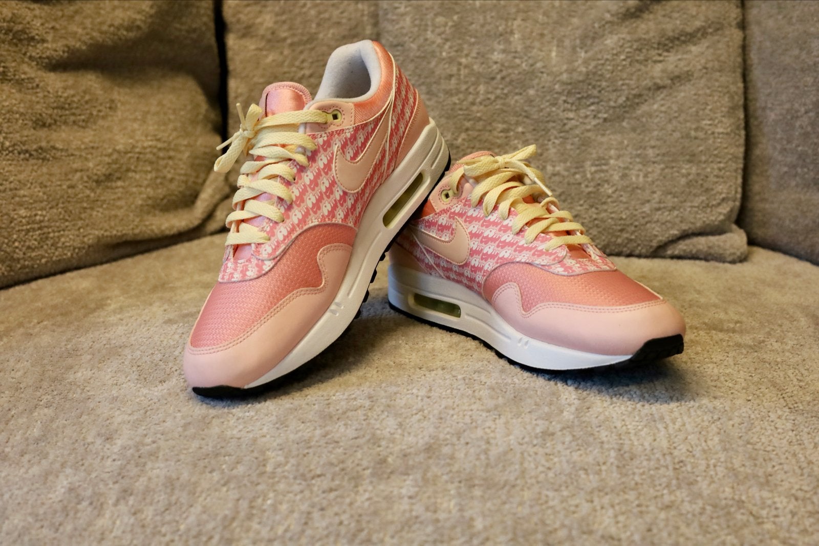 Nike Air Max 1 Strawberry 45, Ophalen of Verzenden, Zo goed als nieuw, Roze, Sneakers of Gympen