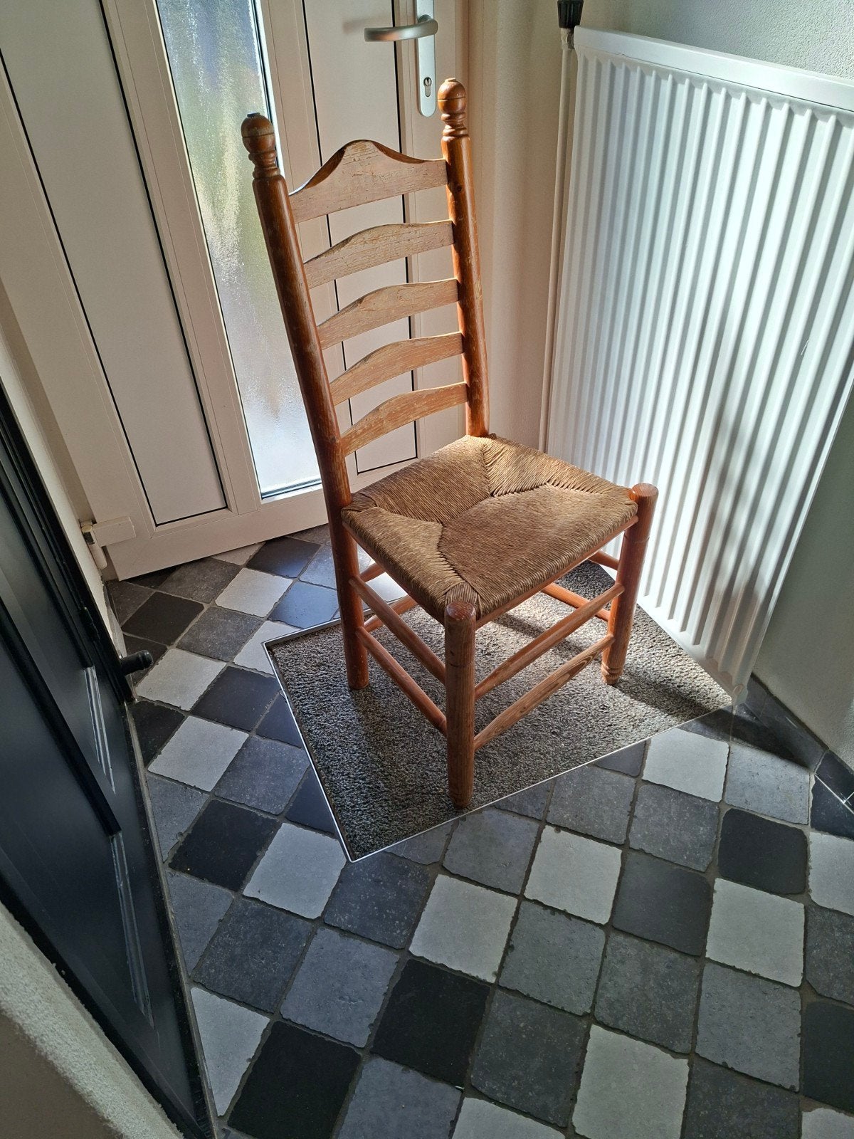 Houten stoel met rieten zitting, Ophalen
