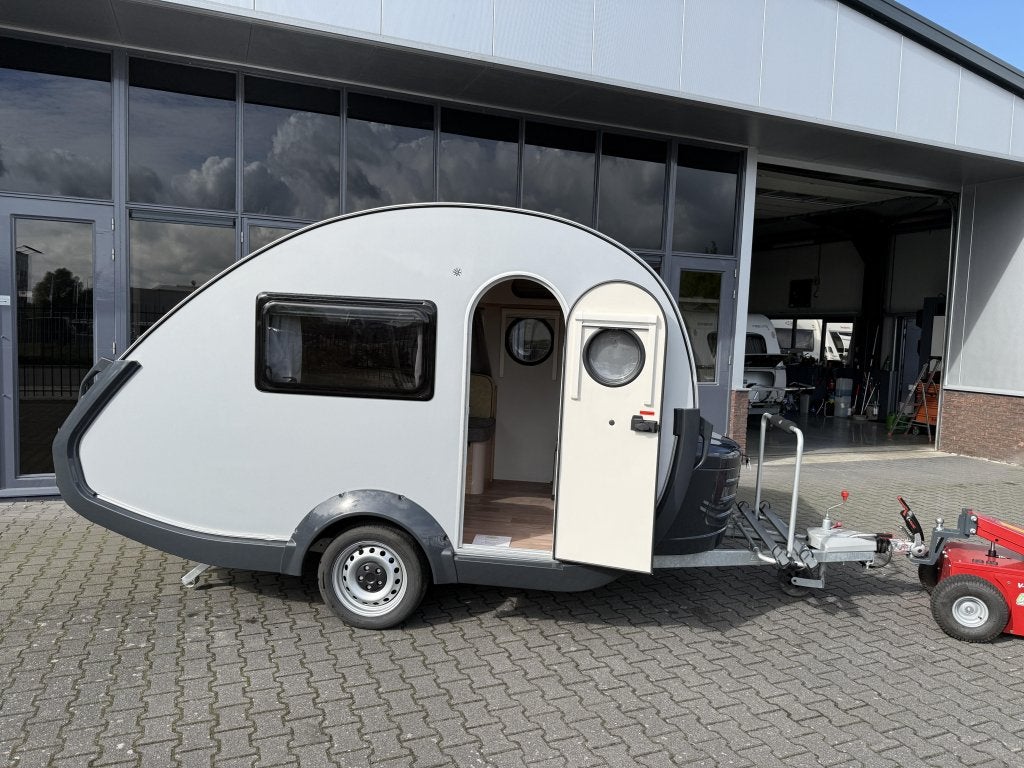 T@B Basic 320 RS Bed/Zit 665KG leeg + Tent BJ2024 Nieuwstaat, Caravans en Kamperen, Caravans, Lengtebed, Tot en met 2, Bedrijf