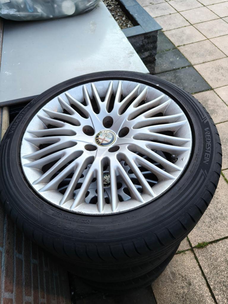 Alfa Romeo Giulietta velgen, Auto-onderdelen, Banden en Velgen, Ophalen, Gebruikt, Banden en Velgen, 17 inch