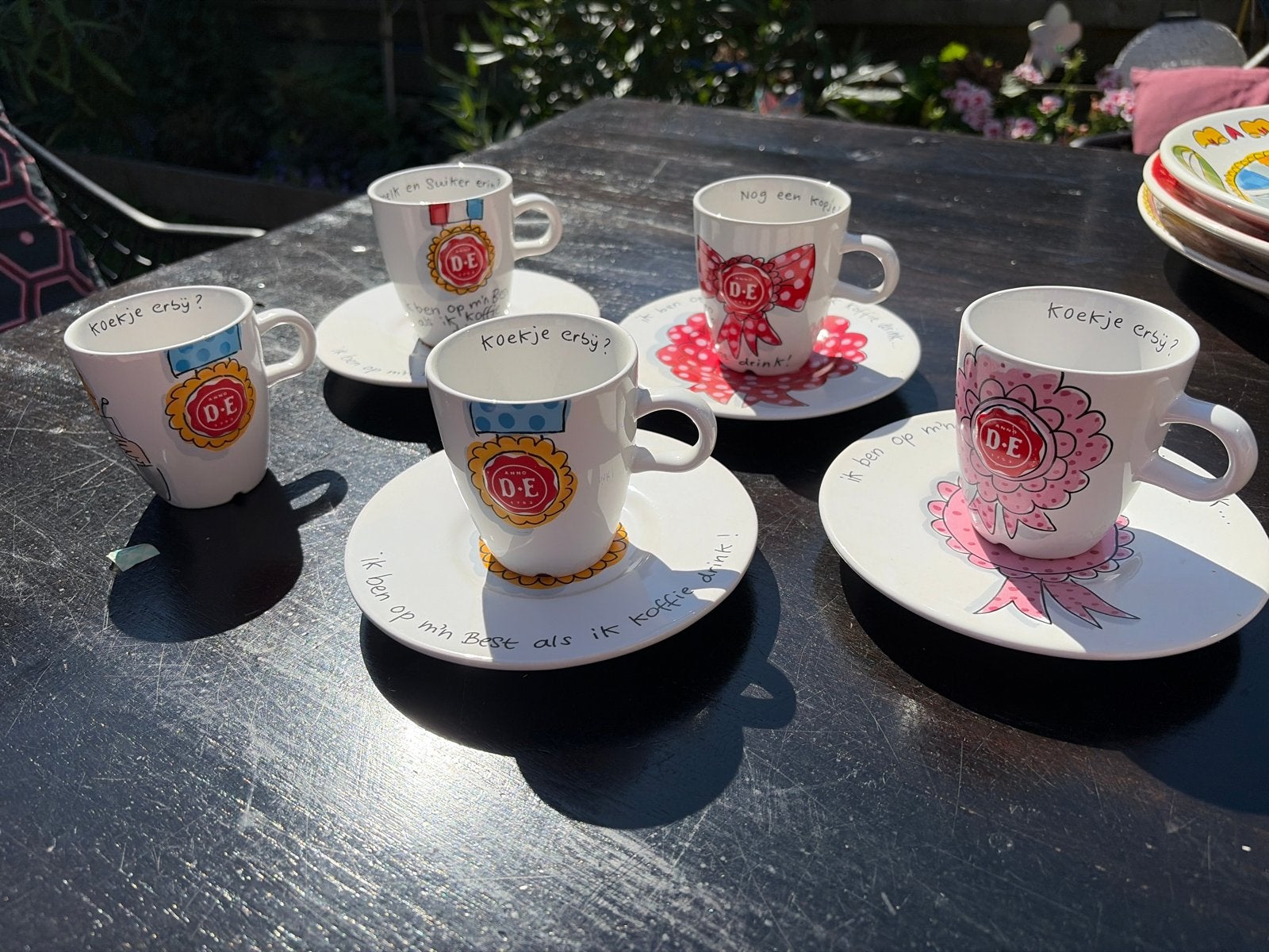 Douwe Egberts koffiekopjes met schotels - 5 stuks, Ophalen, Gebruikt, Overige merken, Keramiek