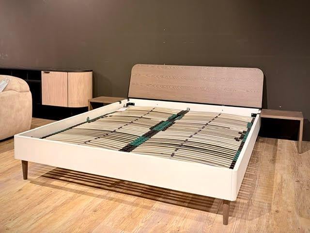 Ledikant Yours Round SHOWROOMMODEL, Ophalen, Wit, Tweepersoons, Zo goed als nieuw