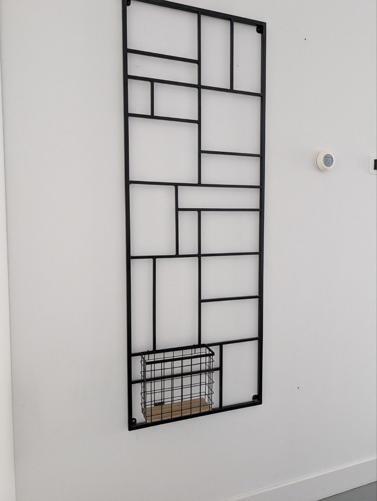Wandrek met accessoires - Zwart metaal en hout, Huis en Inrichting, Woonaccessoires | Wandplanken en Boekenplanken, Ophalen, Zo goed als nieuw