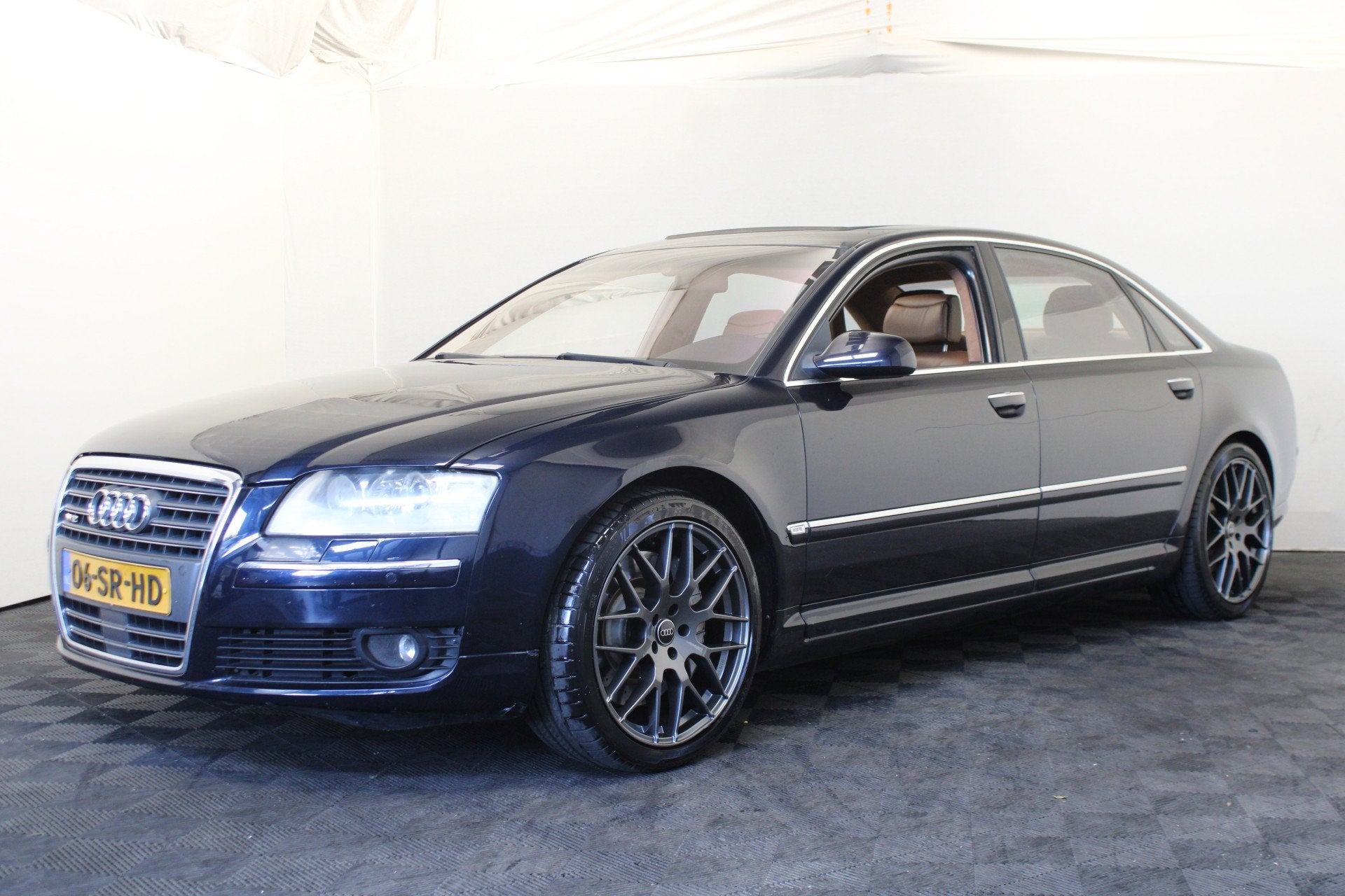 Audi A8 6.0 quattro Lang Pro Line (bj 2006, automaat), Auto's, Audi, Automaat, Traction-control, Gebruikt, Zwart
