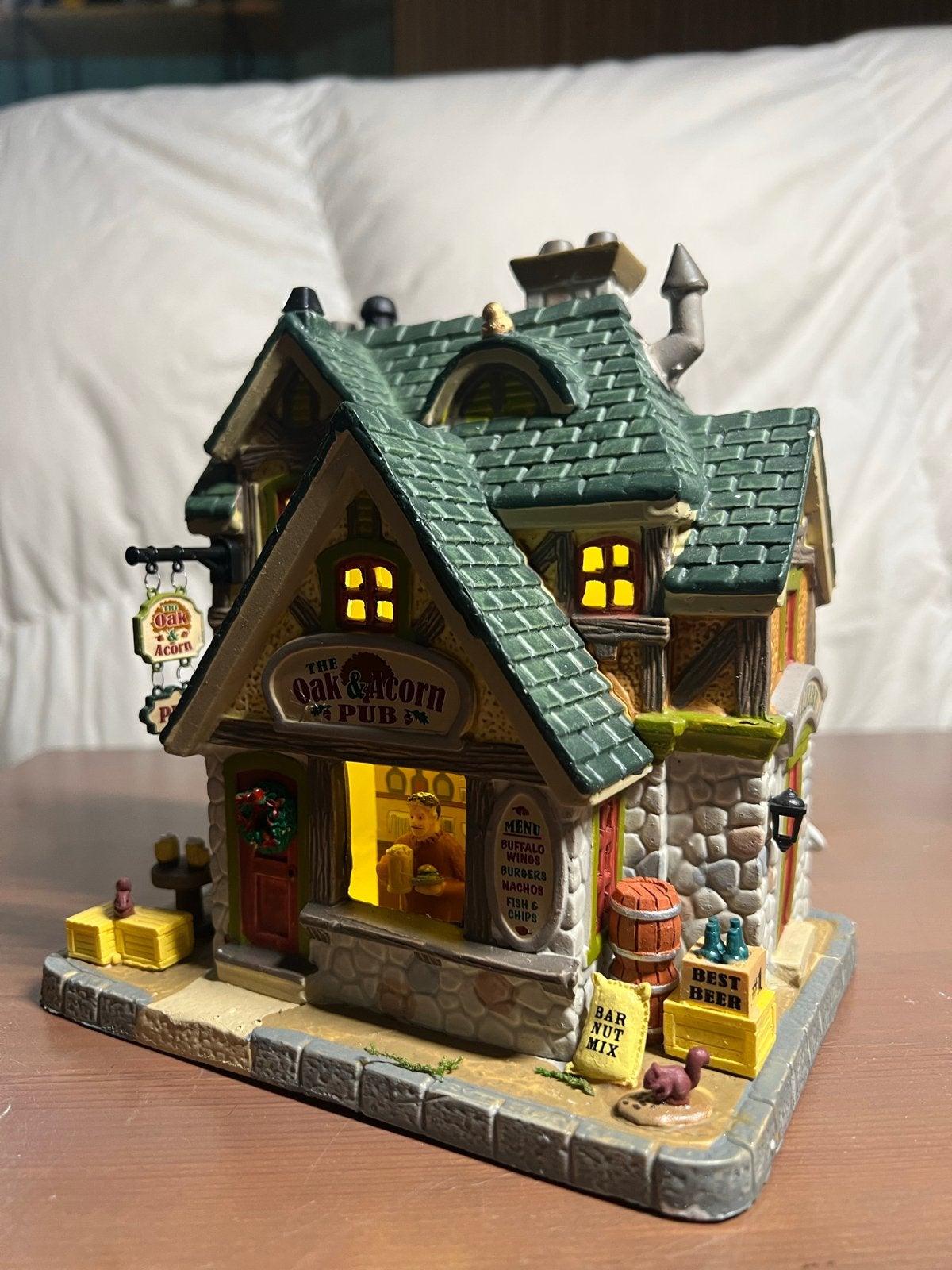 Lemax The Oak & Acorn Pub - Model 95498 (Caddington Village), Ophalen of Verzenden, Zo goed als nieuw