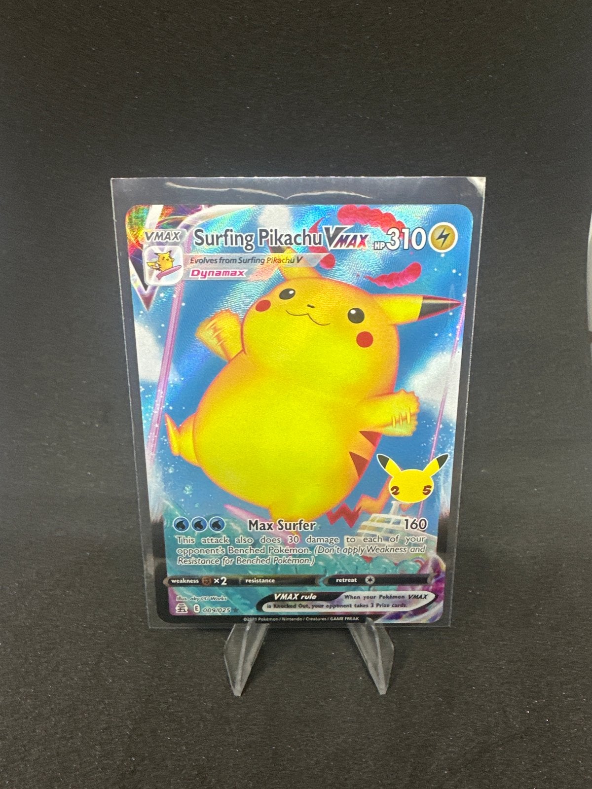 Surfing Pikachu VMAX Pokémon Kaart, Ophalen of Verzenden, Zo goed als nieuw, Losse kaart