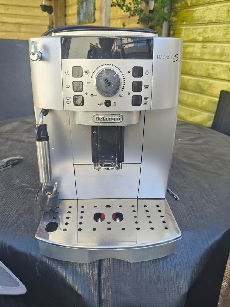 DeLonghi Magnifica S volautomatische espressomachine, Witgoed en Apparatuur, Koffiezetapparaten, Ophalen, Gebruikt, Espresso apparaat