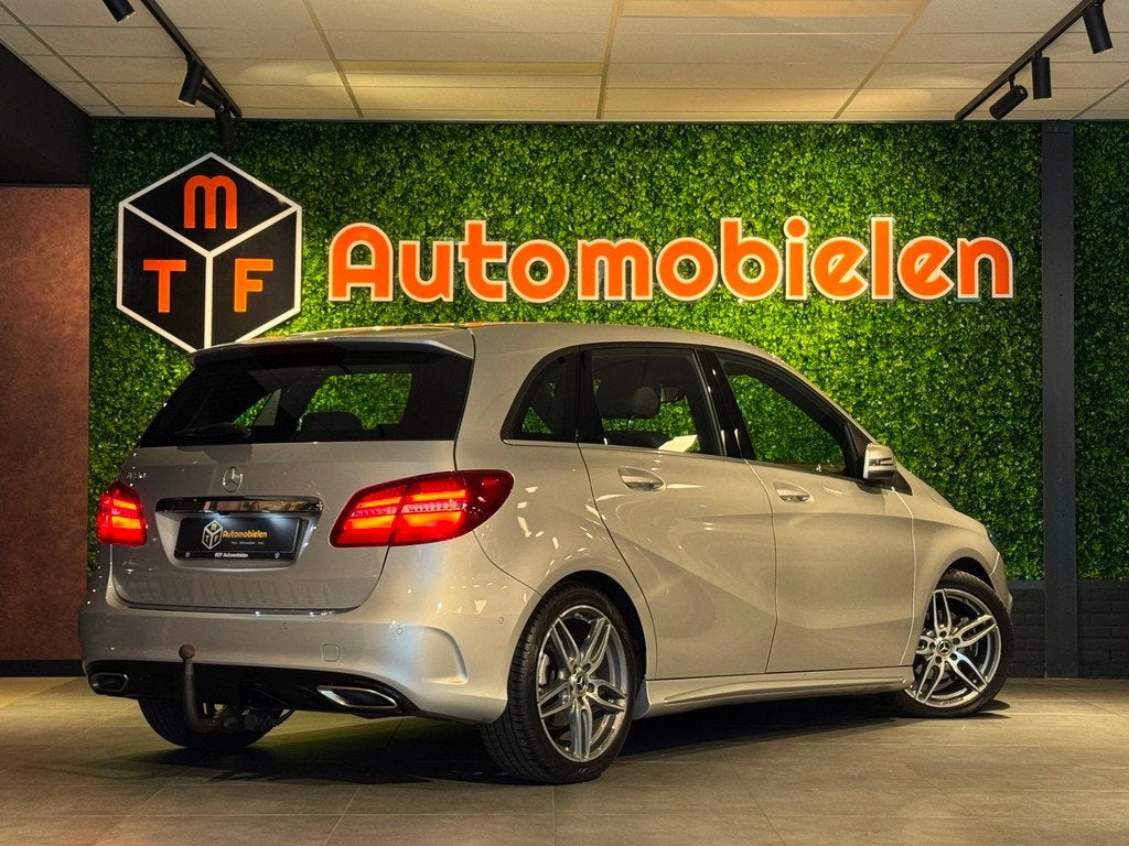 Mercedes-Benz B-klasse 180 Business AMG |CAMERA|OrgNL|NIEUWS, 1325 kg, Gebruikt, 4 cilinders, Met garantie (alle)
