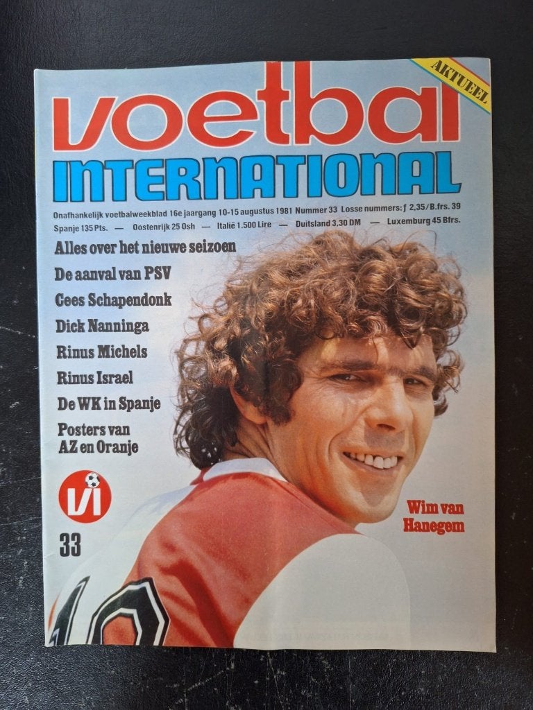 Voetbal International – Seizoensgids 1981/82 (+ poster AZ), Ophalen of Verzenden, Zo goed als nieuw, Buitenlandse clubs, Boek of Tijdschrift