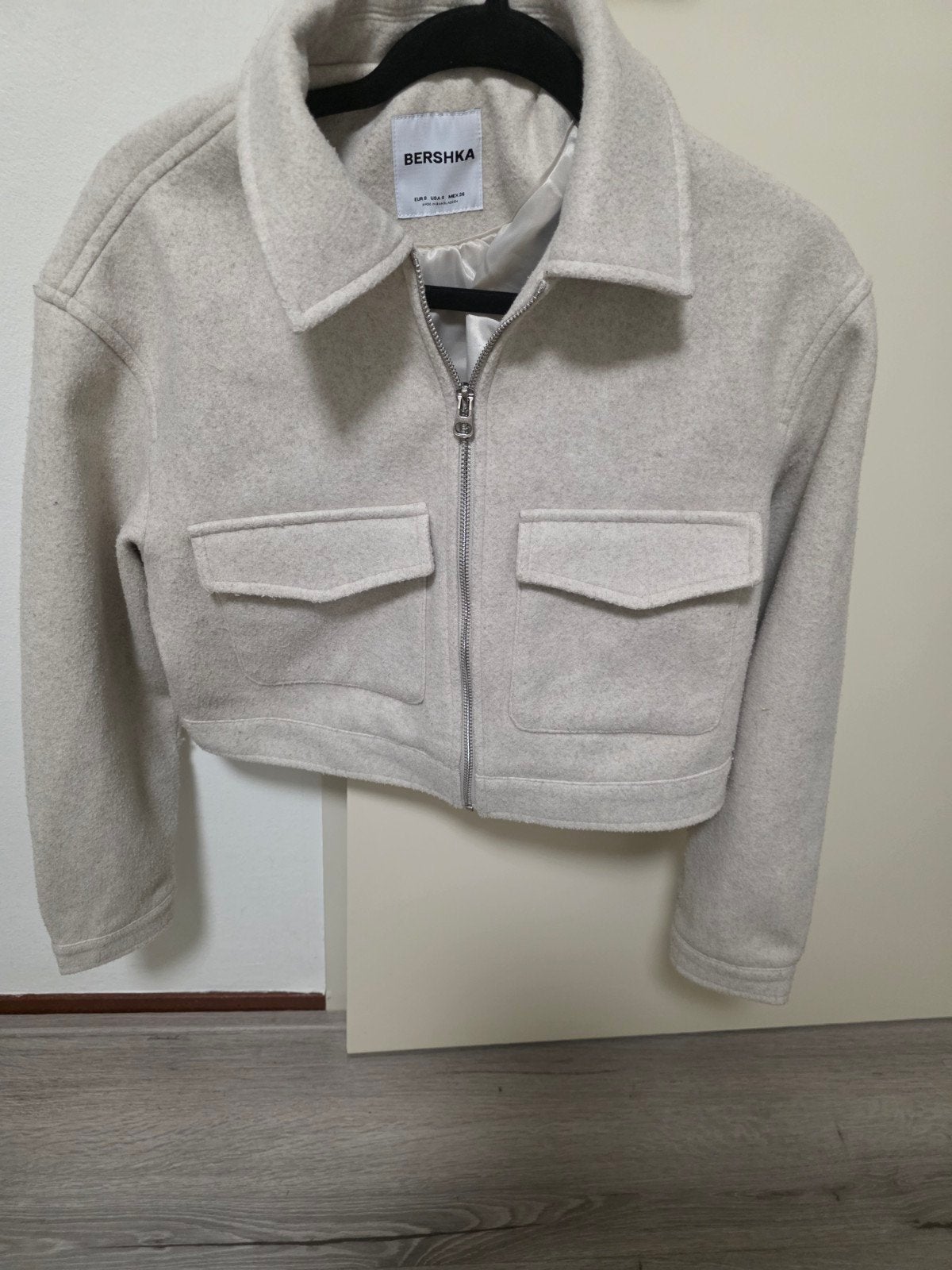 Bershka cropped jasje maat S, Beige, Zo goed als nieuw, Maat 36 (S), Bershka