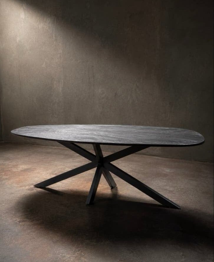 Ovale eettafel met stalen spinpoot, Ophalen, Gebruikt, 100 tot 150 cm, Vier personen
