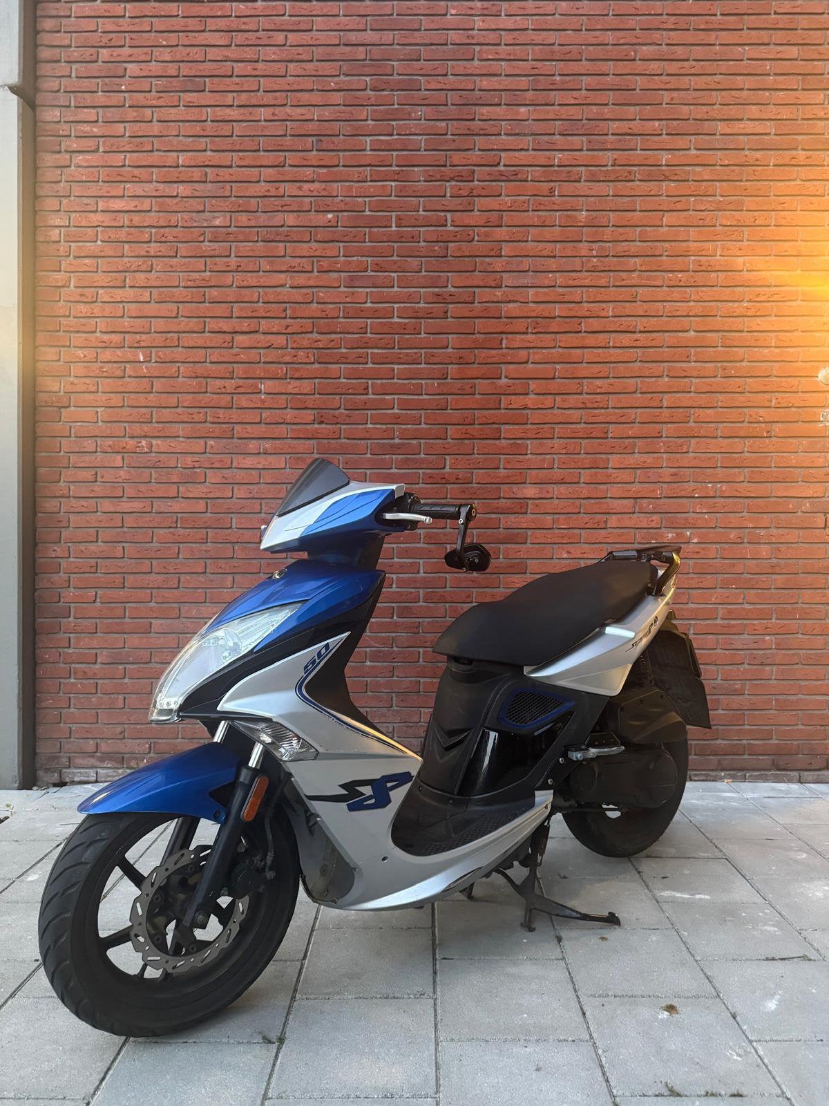 Kymco super 8 erg zuinig scooter 50 cc 4 takt, Fietsen en Brommers, Ophalen, Zo goed als nieuw, Benzine, Super 8