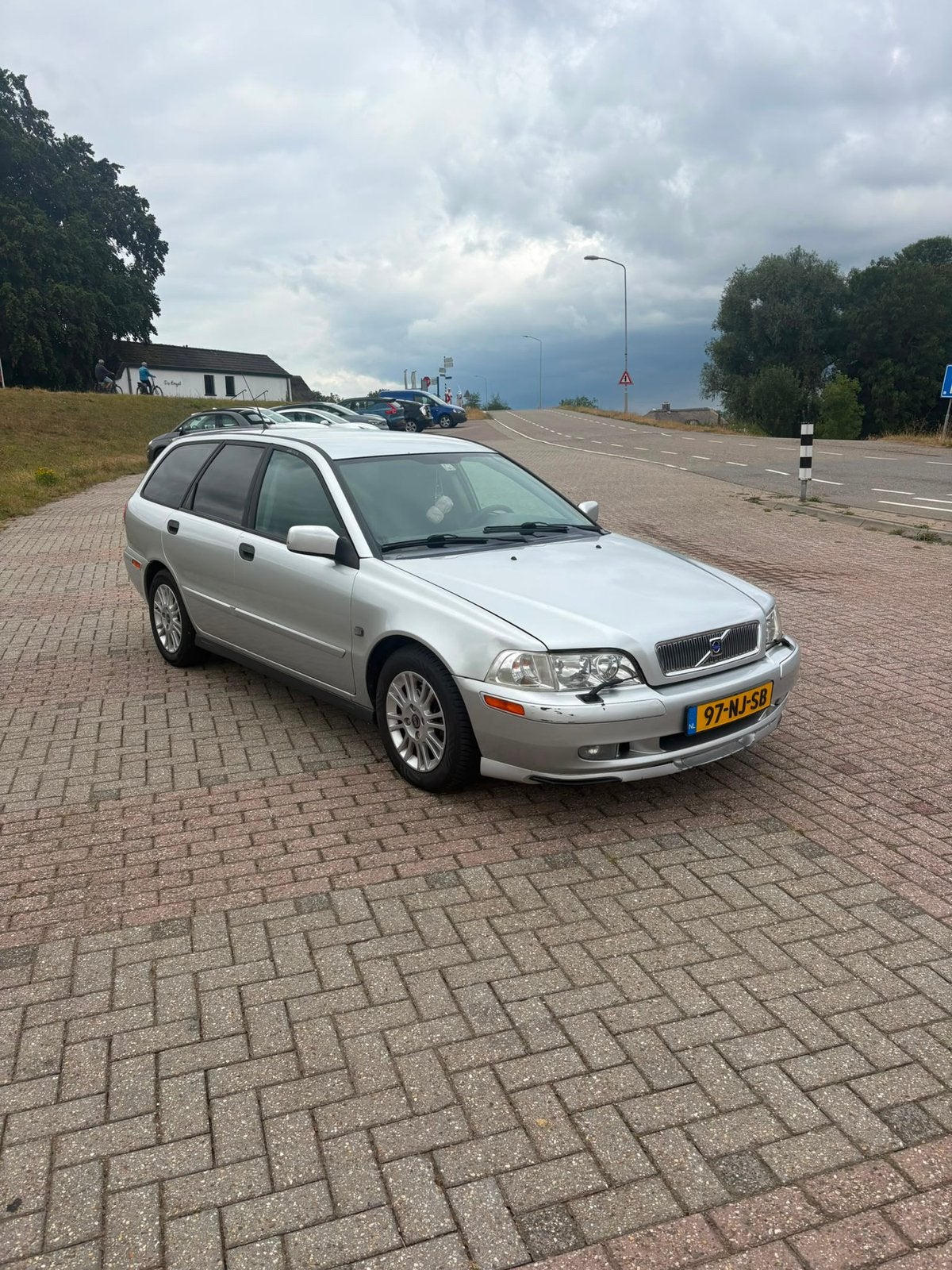 Volvo V40 1.8 automaat cruise control airco, 4 cilinders, Cruise Control, Leder en Stof, 122 pk