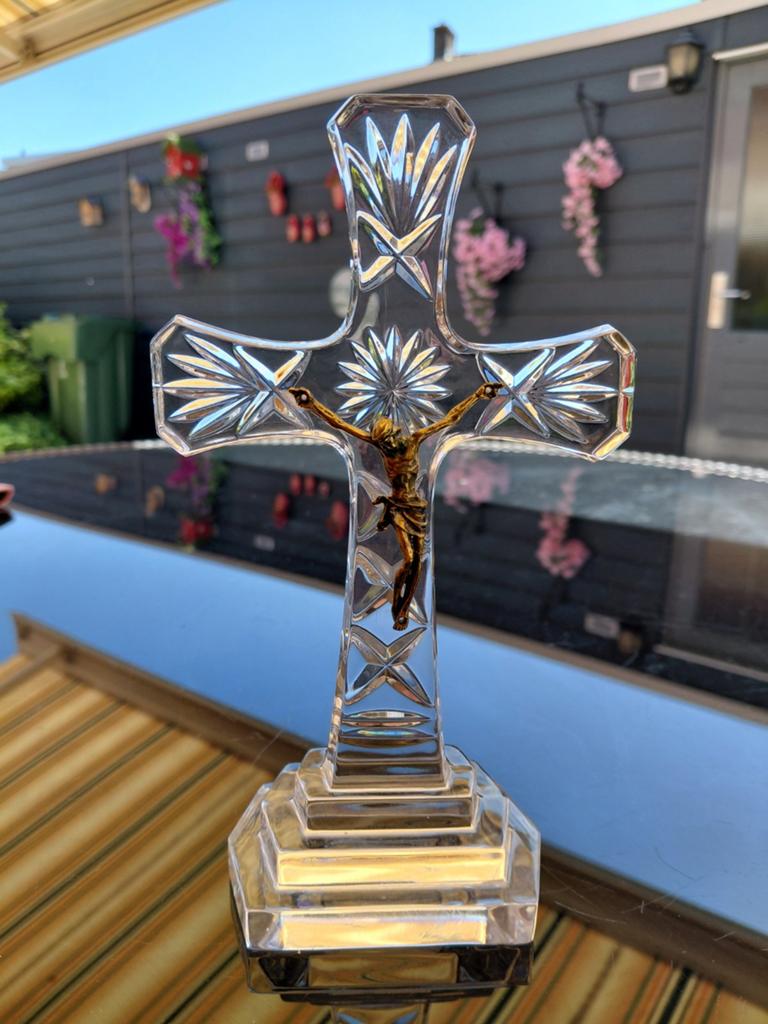 Kristallen Kruisbeeld met Jezusfiguur - 20 cm hoog, Antiek en Kunst, Antiek | Religie, Ophalen of Verzenden