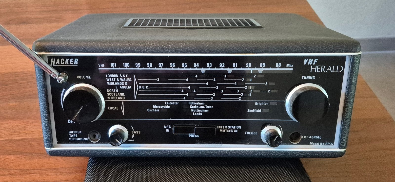 Vintage Hacker VHF Herald radio - Model RP33, Audio, Tv en Foto, Ophalen of Verzenden, Gebruikt, Transistorradio