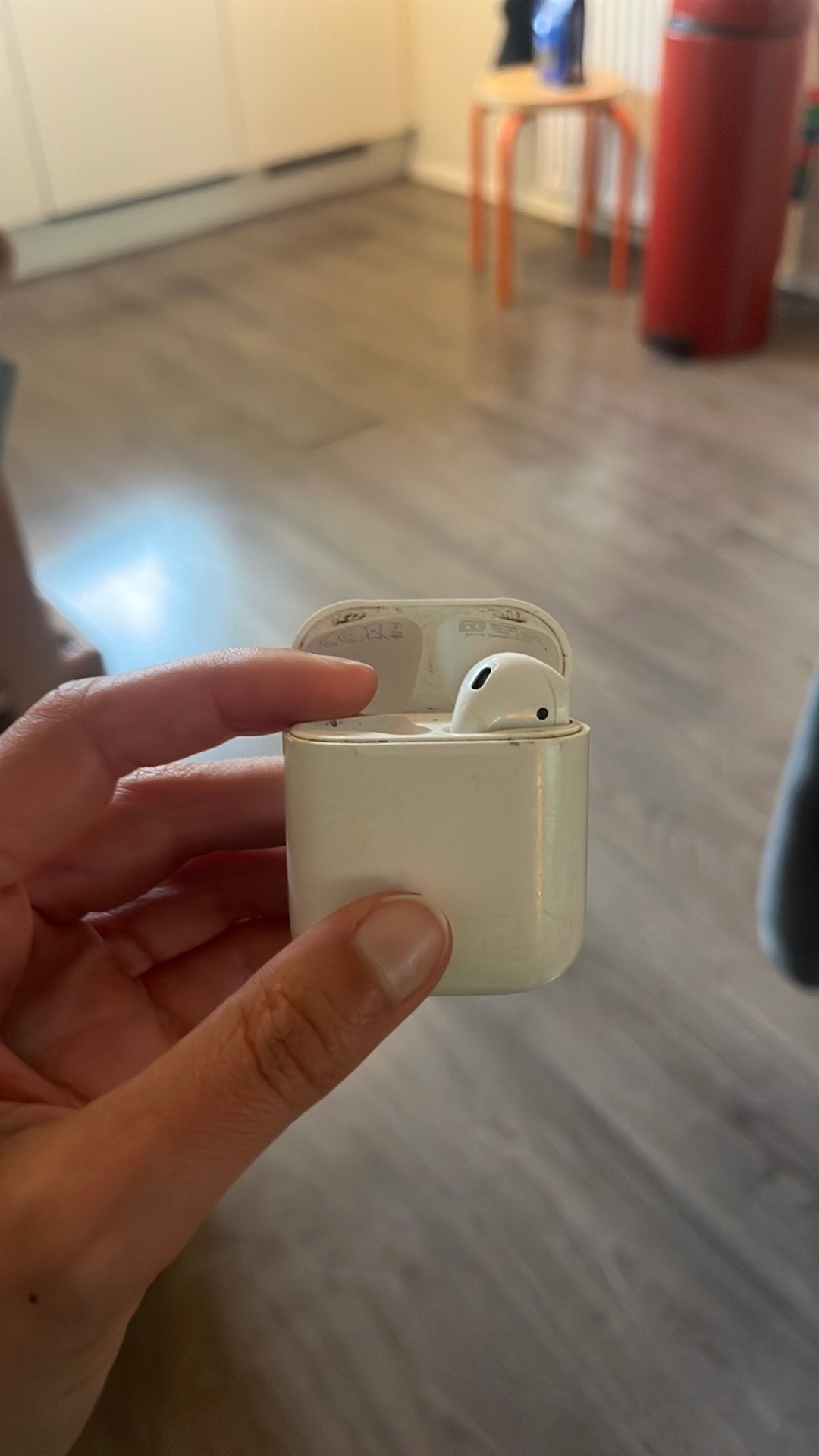 Airpods 1e generatie met rechteroortje, Ophalen, In-ear, Gebruikt, Wit