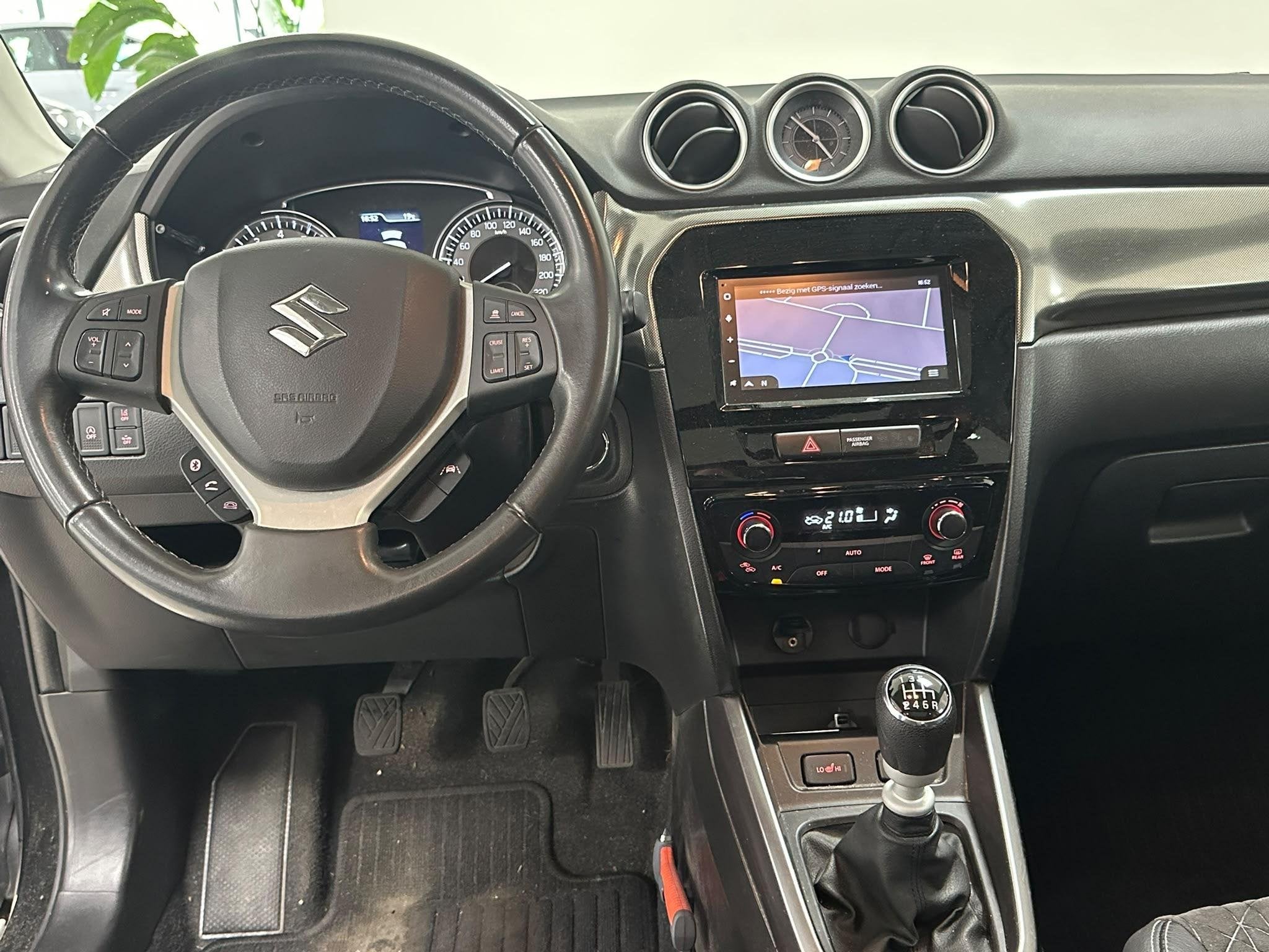 Suzuki Vitara 1.4 Boosterjet Style Smart Hybrid AFNEEMBARE T, Auto's, Gebruikt, 4 cilinders, Origineel Nederlands, Bedrijf