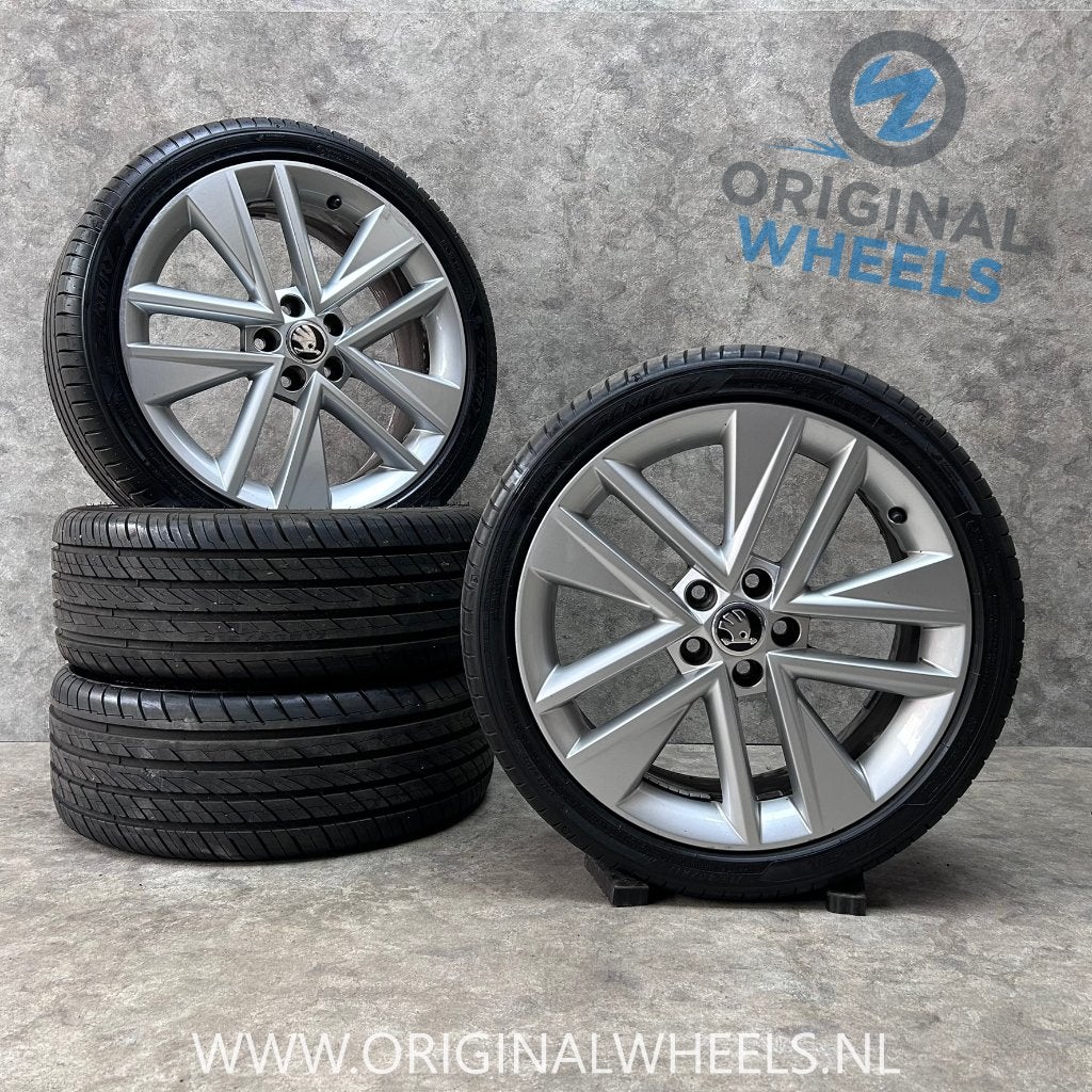 17 inch originele velgen + zomerbanden Skoda Fabia, Banden en Velgen, 17 inch, Ophalen of Verzenden, Personenwagen