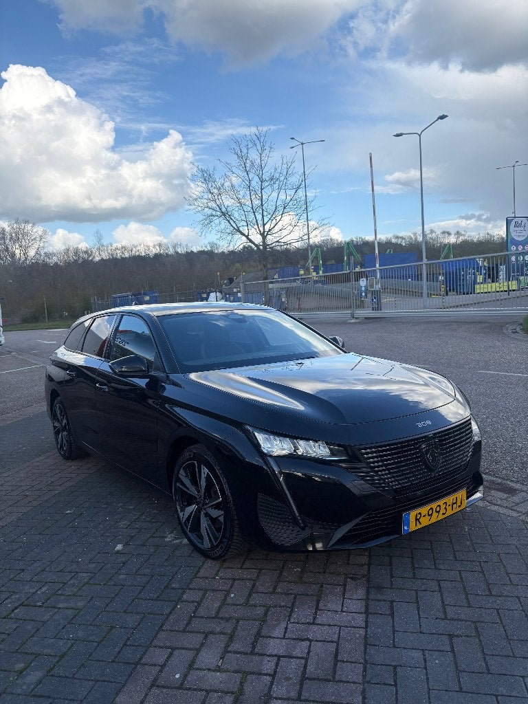 Peugeot 308 1.2 Puretech 130pk S&S Eat8 2022 Zwart, Auto's, Zwart, 1199 cc, Leder en Stof, Zwart
