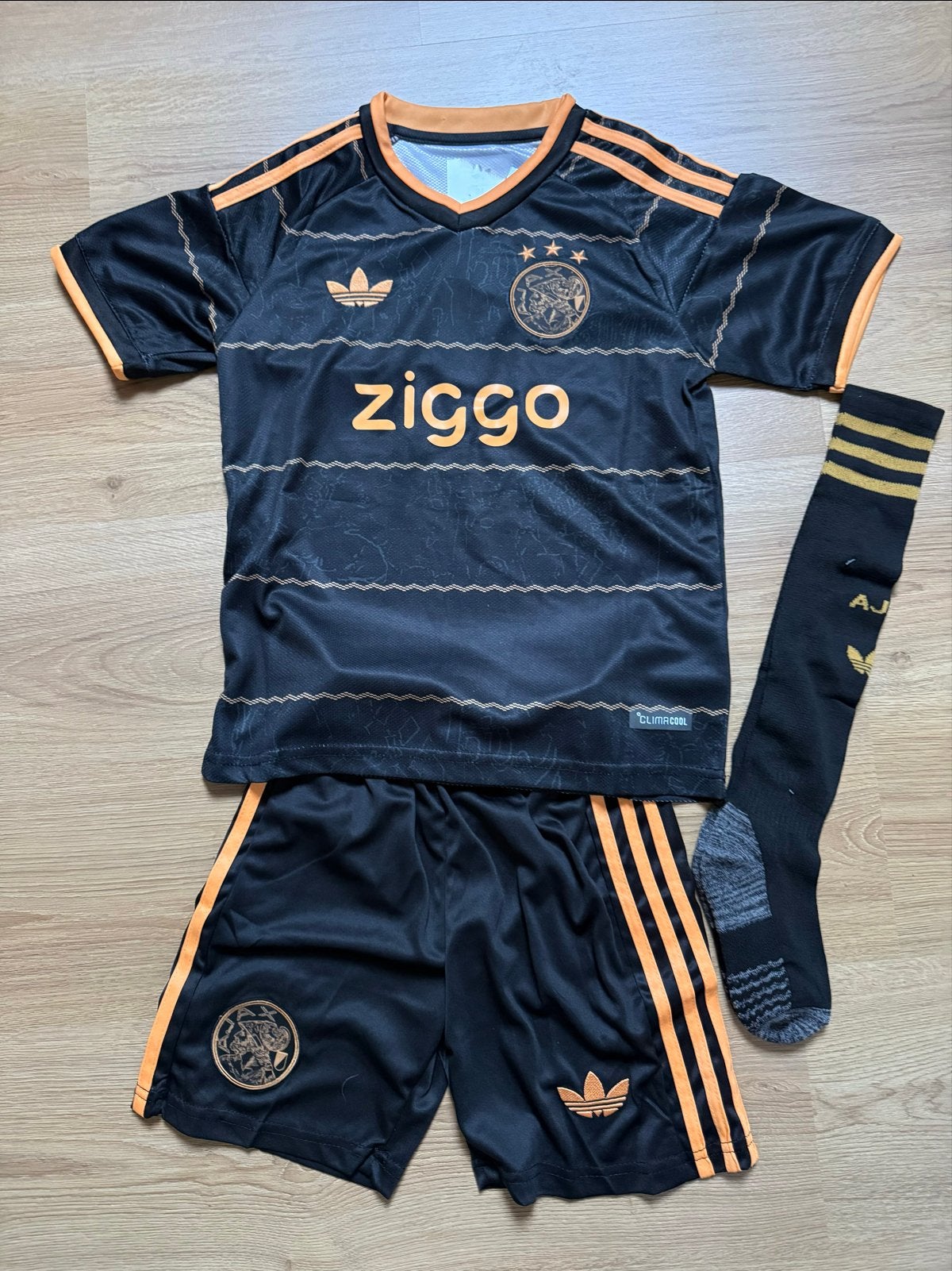 Ajax Uit Tenue 2026/2027 met Sokken - Maat 128/134, Ophalen of Verzenden, Nieuw, Jongen of Meisje, Setje