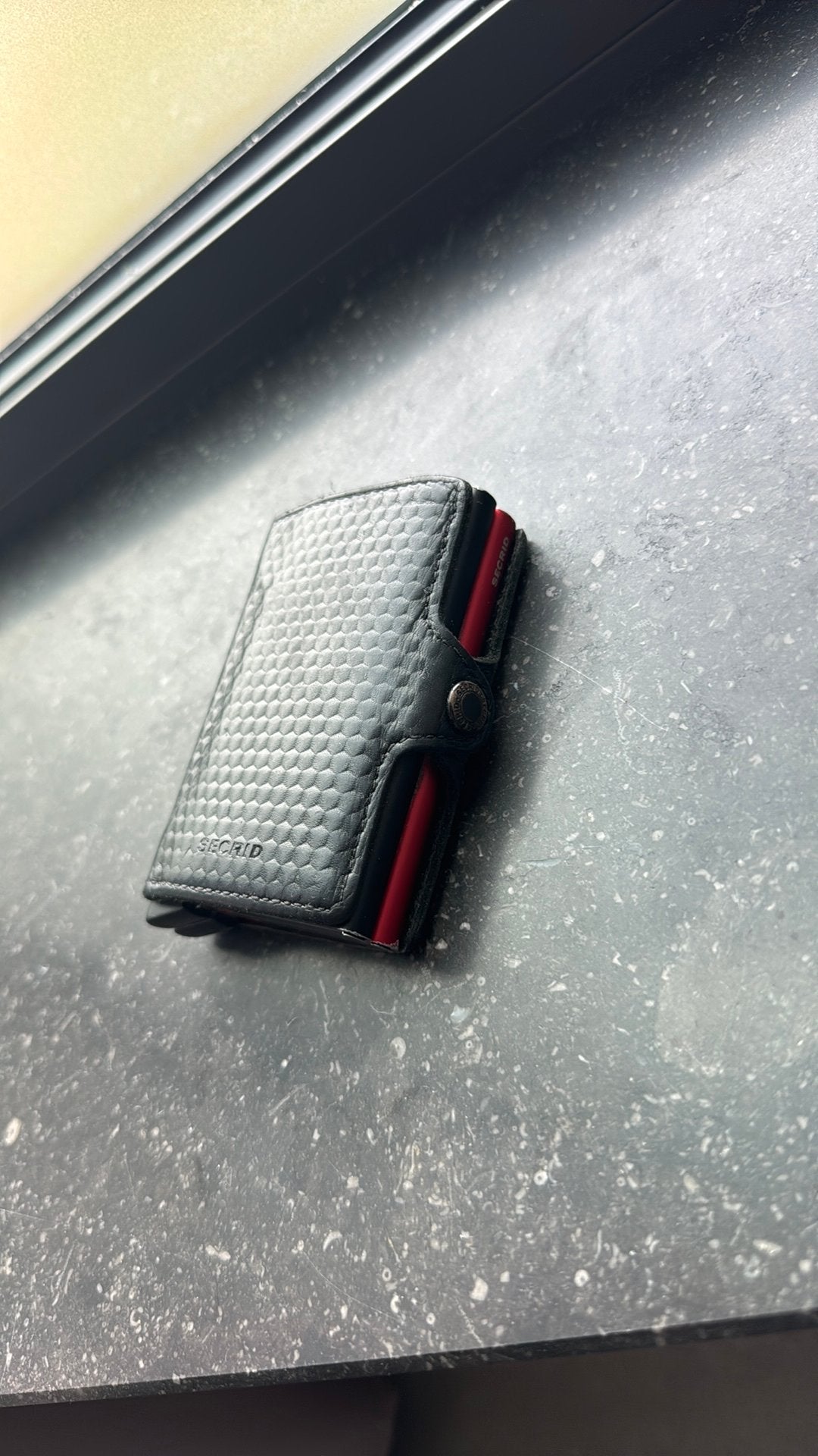 Zwarte pasjeshouder met rood accent, Ophalen of Verzenden, Gebruikt, Zwart, Overige merken