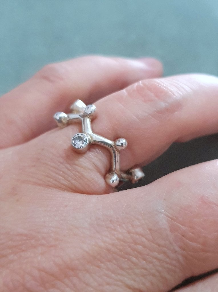 Maat 17 - Mooie zilveren (925) DESIGN ring met ZIRKONIA'S, Ophalen, Zo goed als nieuw, 17 tot 18, Dame