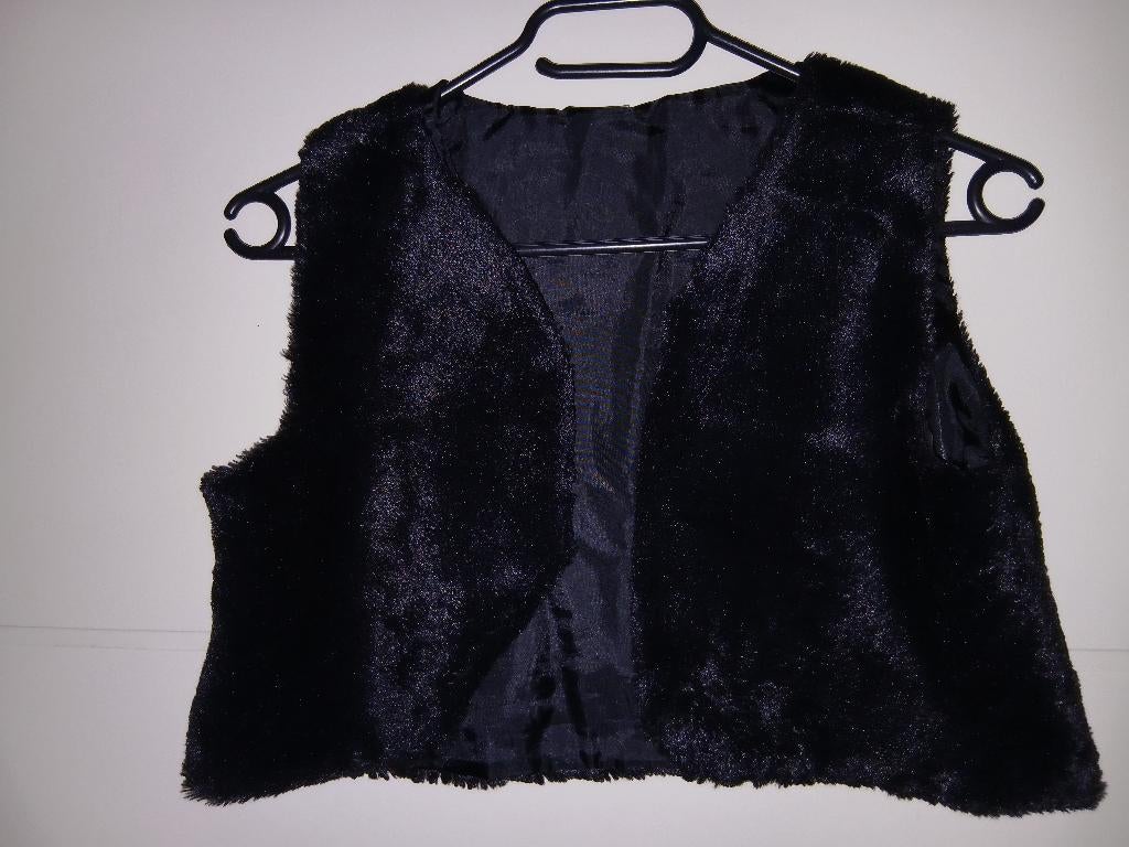 Zwart fluffy vest maat 134/140, Ophalen of Verzenden, Zo goed als nieuw, Meisje, Trui of Vest
