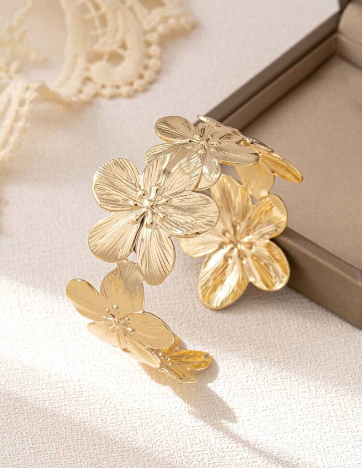 goude stainless steel bloemen armband, Verzenden, Nieuw, Goud, Overige materialen