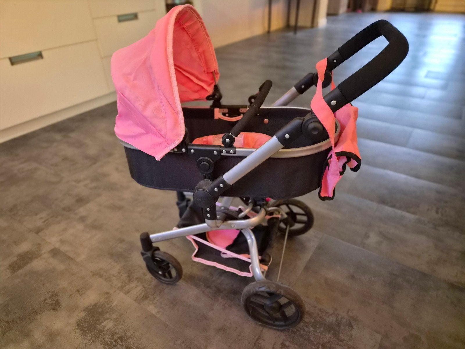 Mooie roze poppenwagen met verstelbare functies en pop, Ophalen