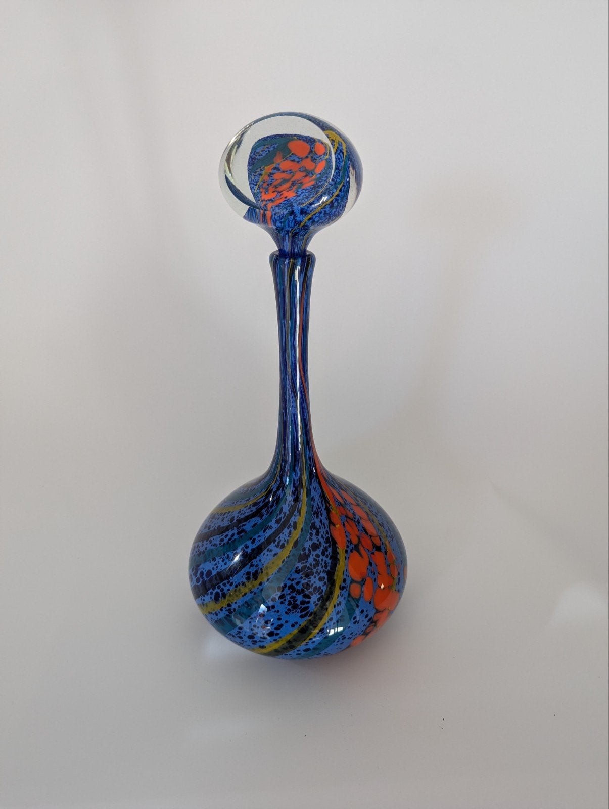 Prachtige glazen karaf van Ioan Nemtoi - 33 cm hoog, Glas, Meerkleurig, Handgemaakt, Ophalen of Verzenden