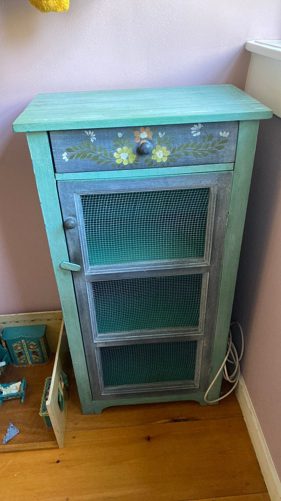 Landelijk vitrine kastje, Huis en Inrichting, Kasten | Vitrinekasten, Ophalen, Gebruikt, Met deur(en), Eikenhout