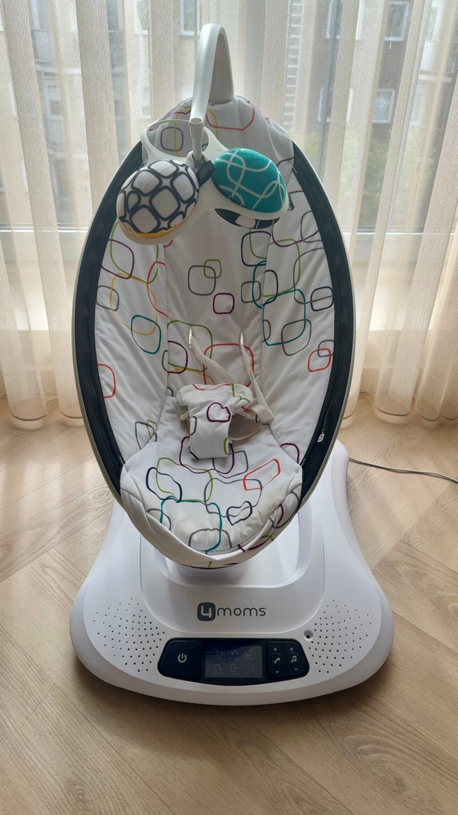 4moms mamaRoo elektrische wipstoel + UKJE teddy hoes, Ophalen, Zo goed als nieuw