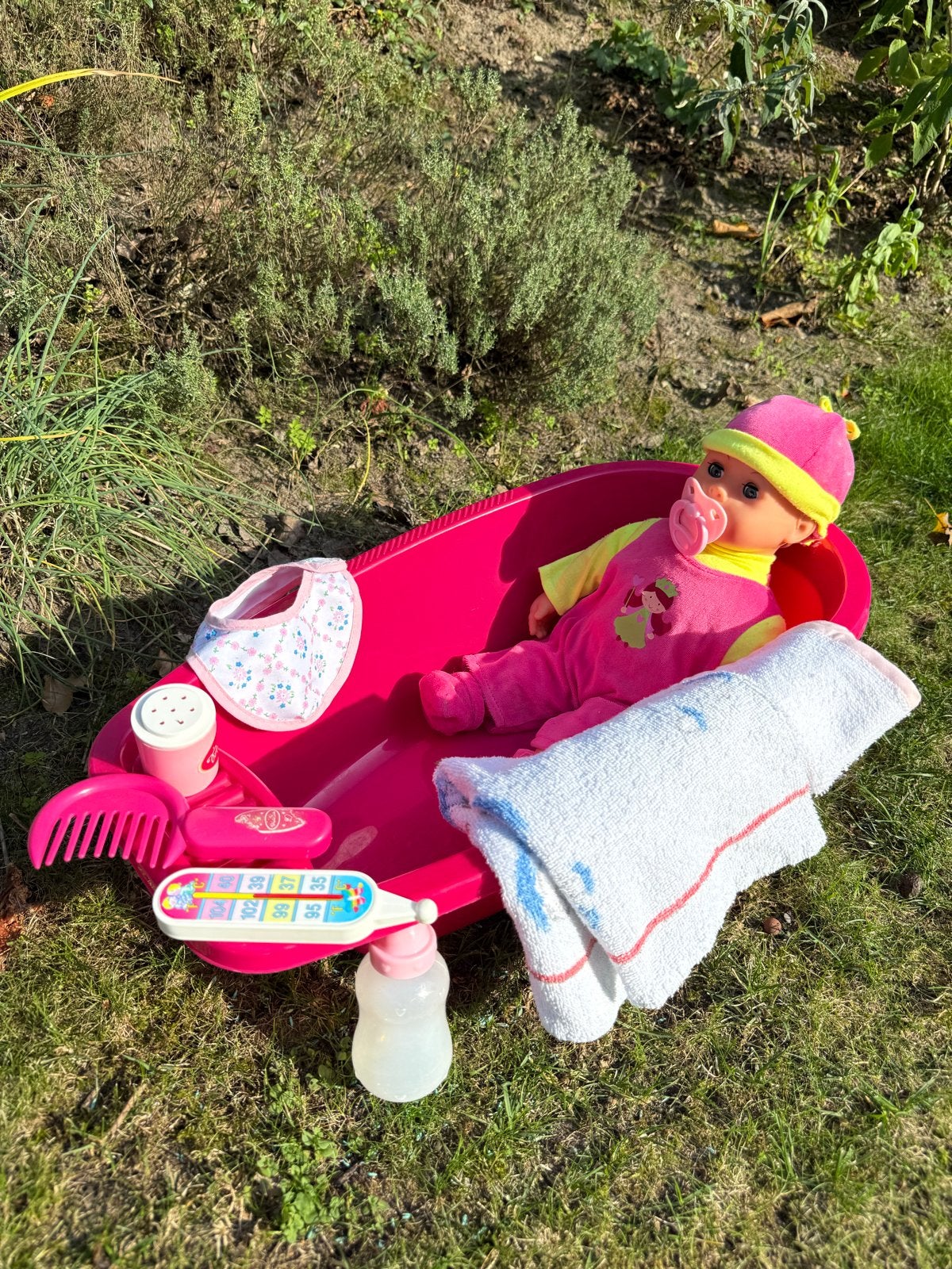 Leuke poppenset met badje en accessoires, Kinderen en Baby's, Ophalen of Verzenden, Gebruikt, Babypop