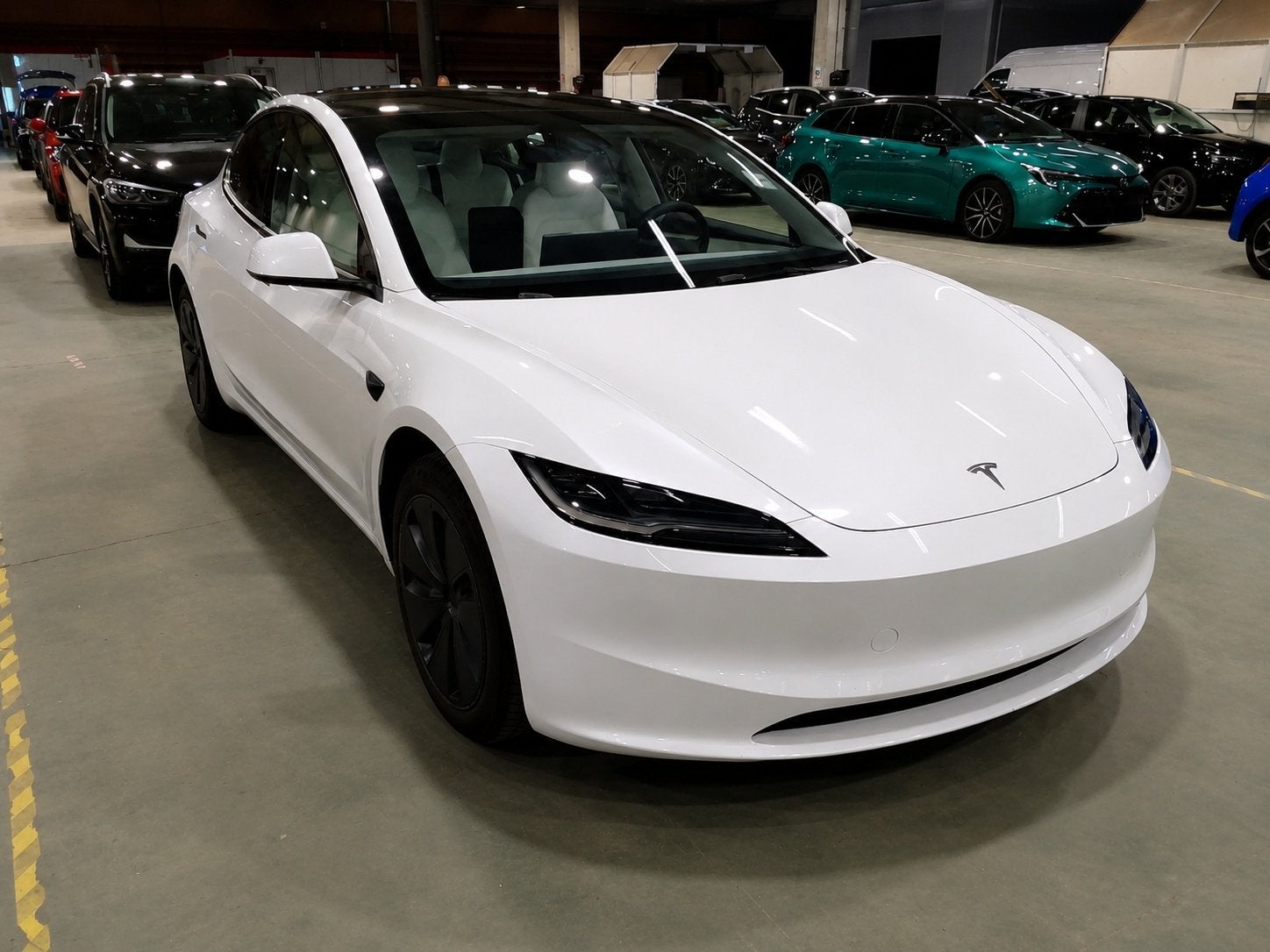 Tesla Model 3 Highland RWD 99% SoH [ LFP ACCU+HW4+WIT LEDER+, Auto's, Automaat, Gebruikt, Wit, Sedan