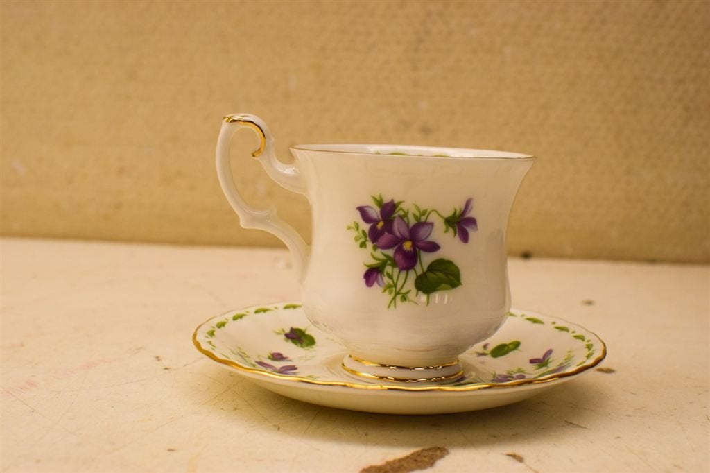 Royal albert porseleinen kop en schotel 49645, Huis en Inrichting, Keuken | Servies, Gebruikt, Ophalen of Verzenden, Bord(en)