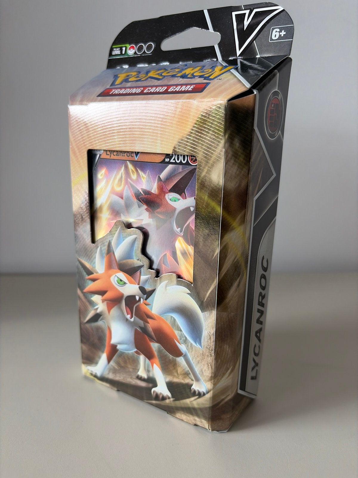 Pokémon TCG Lycanroc V Battle Deck, Ophalen of Verzenden, Nieuw, Speeldeck