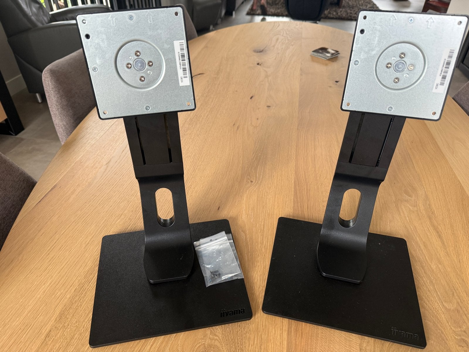 2 stuks iiyama monitorstandaard DB22A, Computers en Software, Monitoren, Ophalen, Gebruikt, IPS, In hoogte verstelbaar