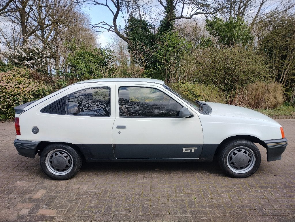 Opel 1985 1.8GT oldtimer apk tot 03-2028 boekjes aanwezig, foto 6