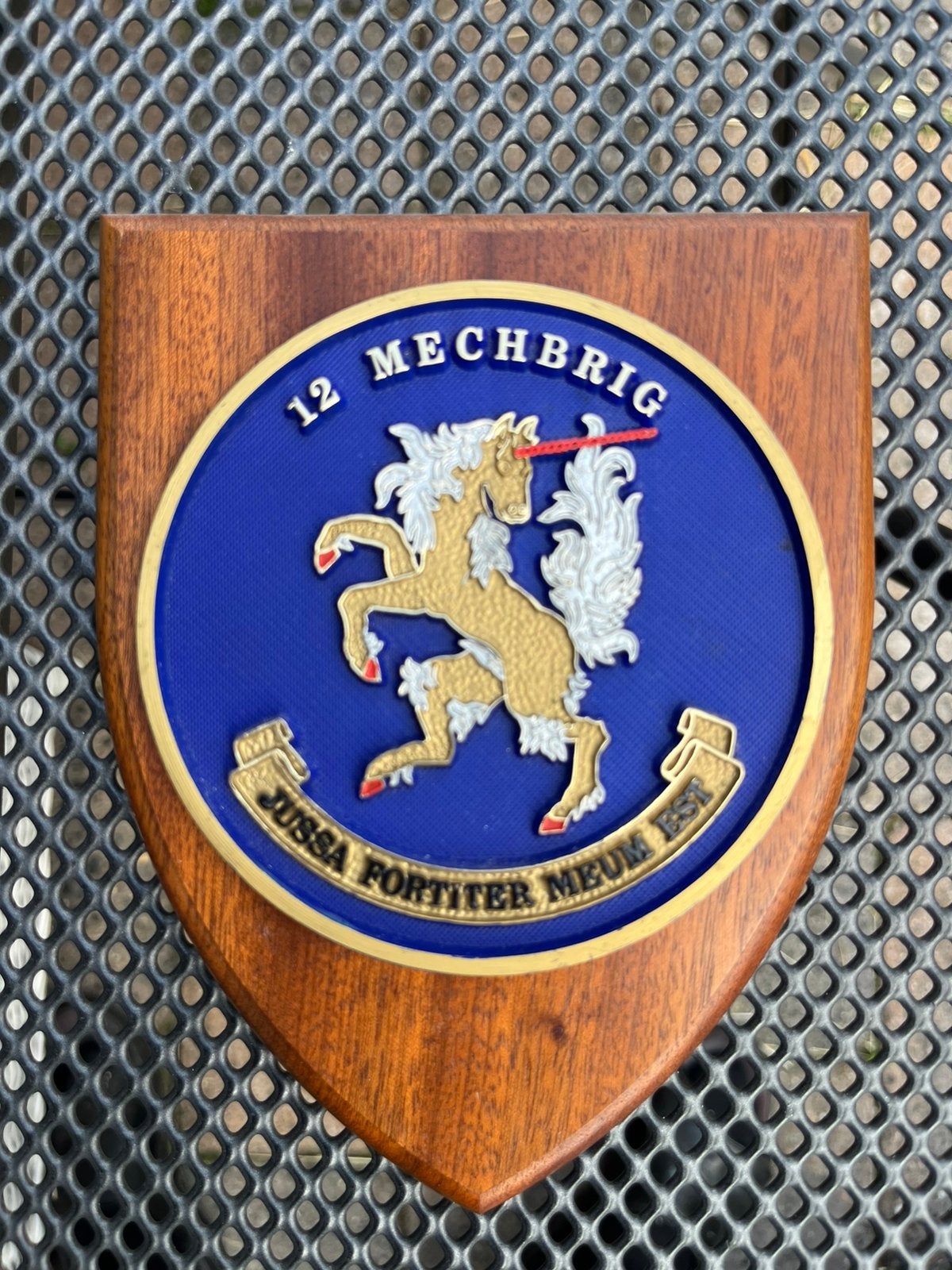 Wapenschild 12e Gemechaniseerde Brigade, Ophalen of Verzenden, Landmacht, Nederland, Embleem of Badge