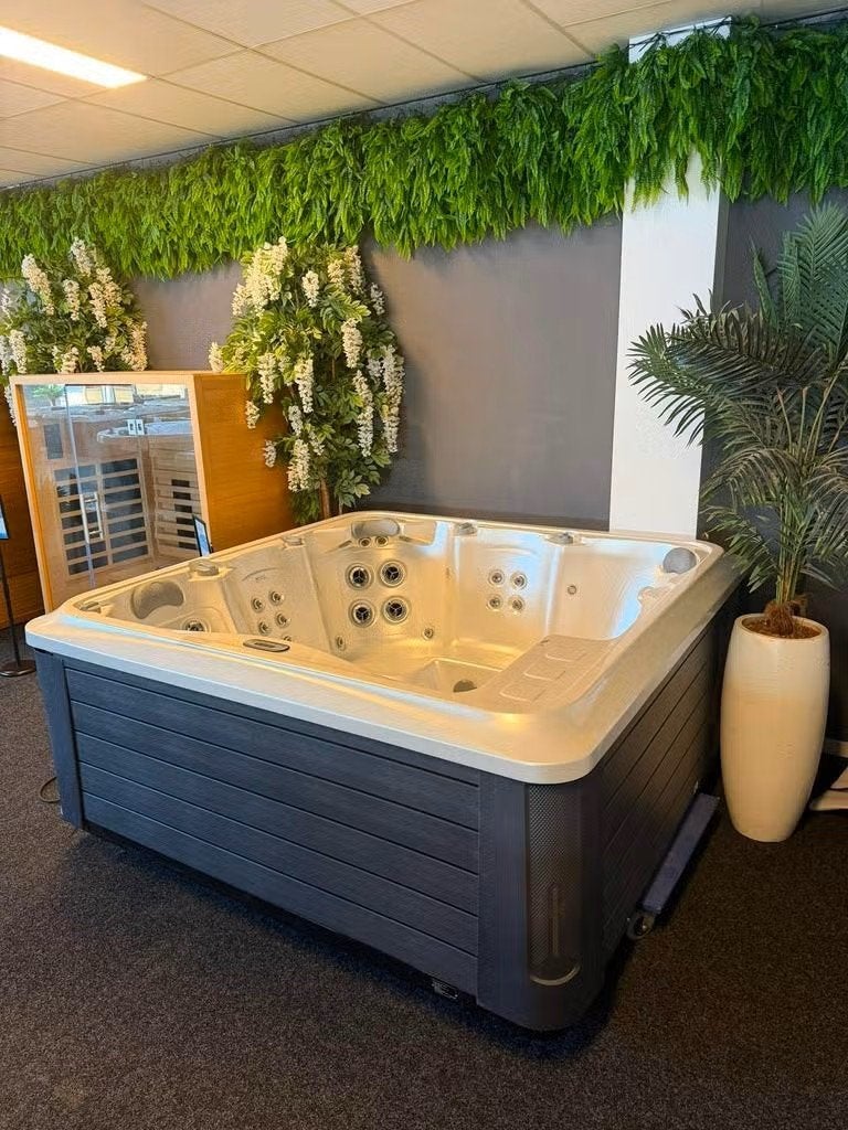 Showmodel Riptide Jacuzzi / Spa – Luxe 5-persoons, Ophalen, Nieuw, Trap, Vast