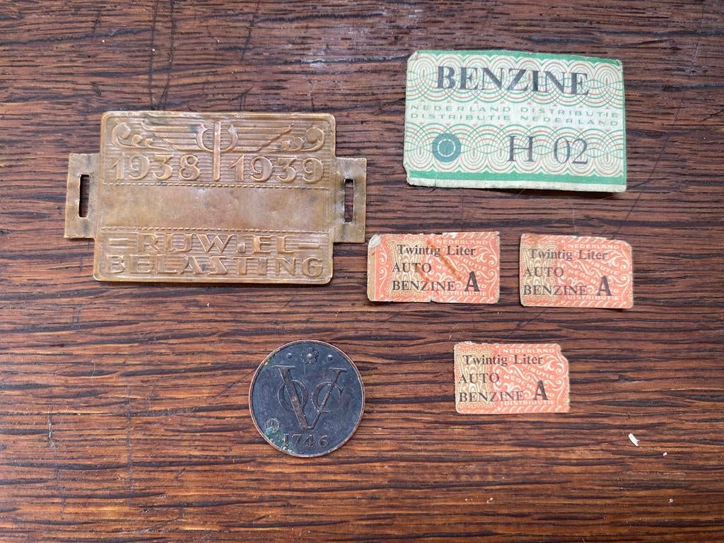 Rijwielplaatje, benzinebonnen en een VOC duit Douwe Egberts, Ophalen of Verzenden, Gebruikt