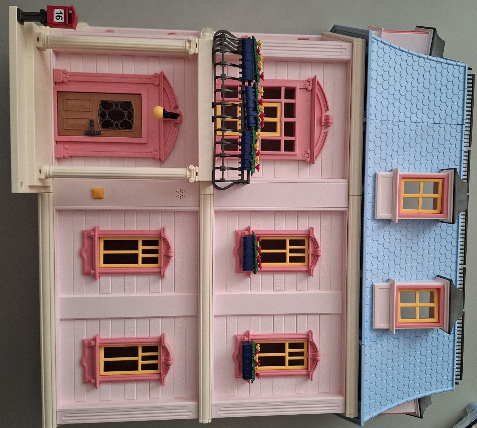 Playmobil roze herenhuis + inhoud en familie tuin feest set., Ophalen, Gebouw, Zo goed als nieuw, Overige series