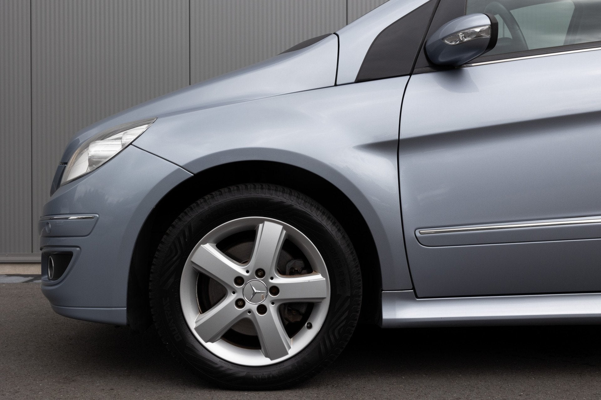 Mercedes-Benz B-Klasse 200 Turbo | LEDER | NAVI | NL-AUTO, Auto's, Mercedes-Benz, Gebruikt, 194 pk, 4 cilinders, 400 kg