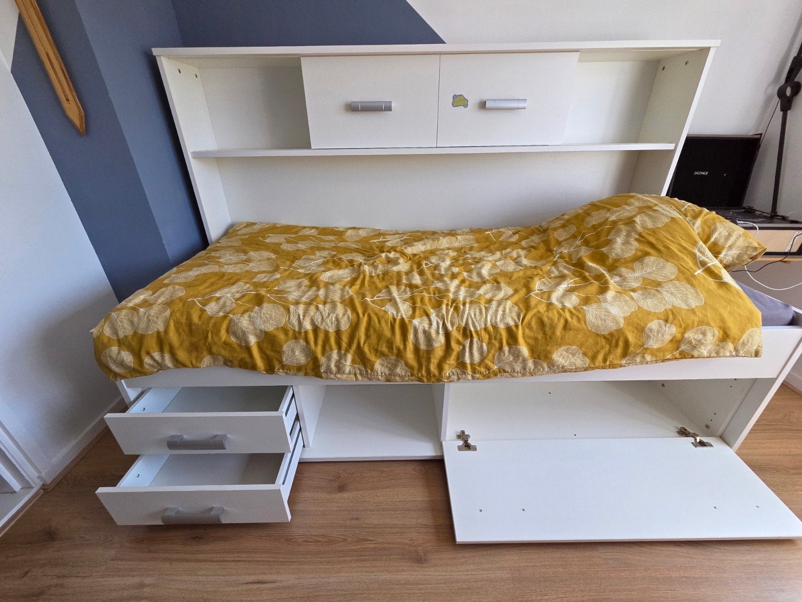 Stevig bed met veel opbergruimte, Ophalen, Eenpersoons, Wit, Zo goed als nieuw