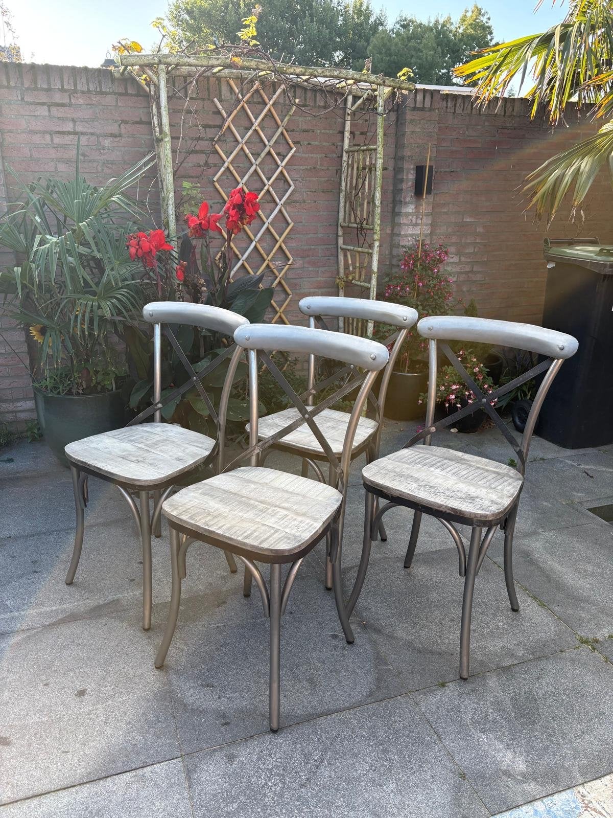 4 metalen stoelen met houten zitting, Ophalen, Gebruikt, Overige kleuren, Vier