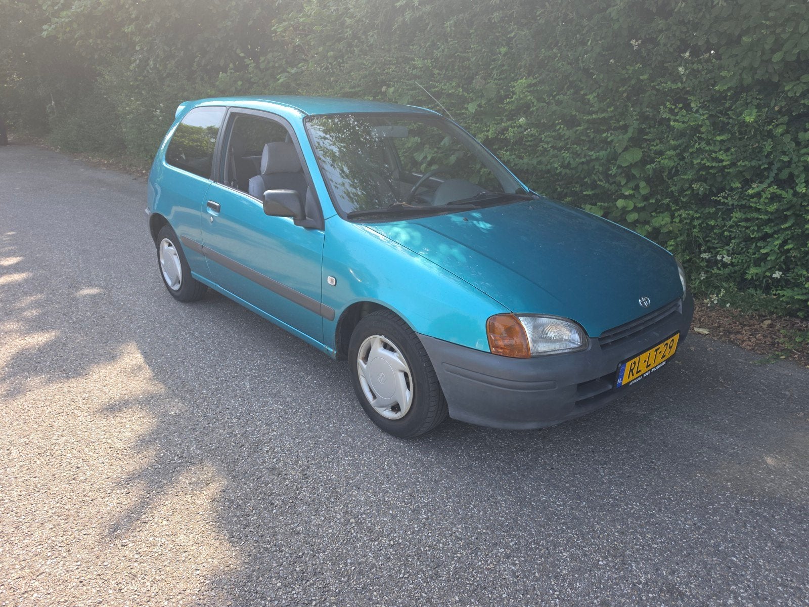 Toyota Starlet 1.3 16V 1997 Groen, Auto's, Toyota, 4 cilinders, Starlet, 400 kg, Origineel Nederlands