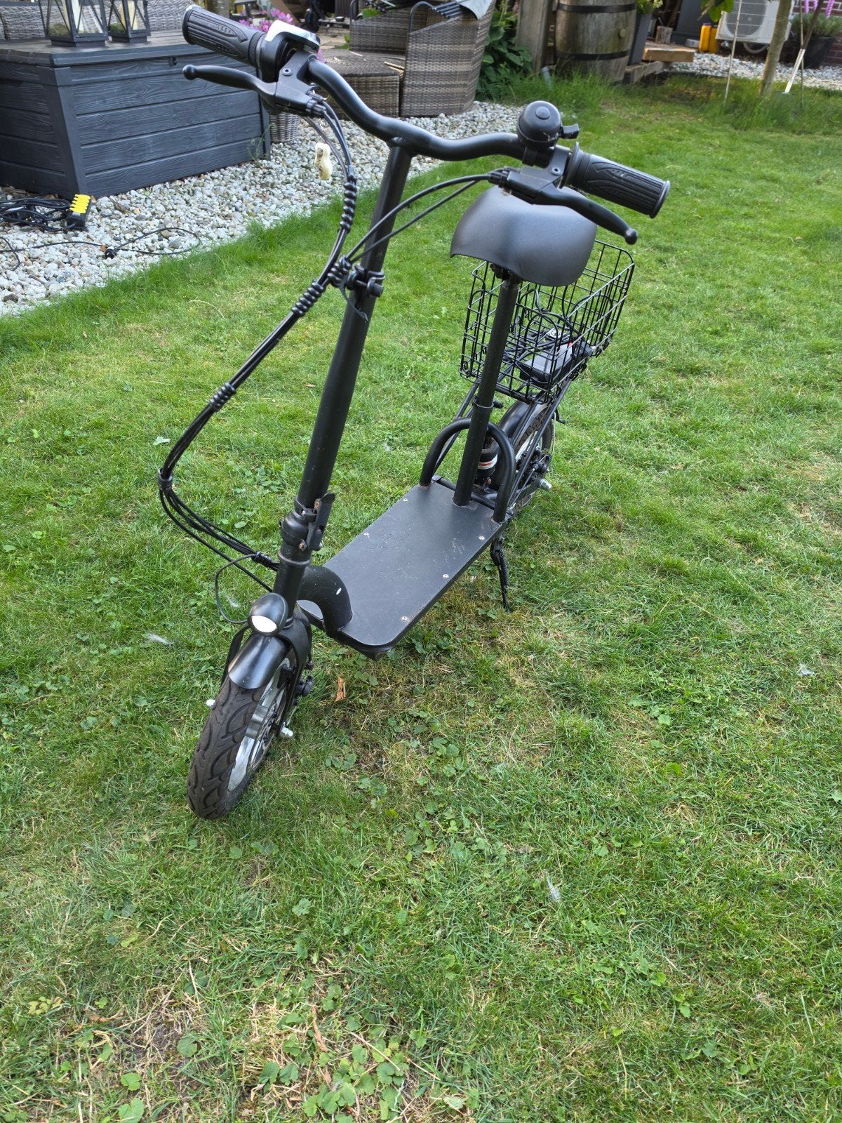 Elektrische step met zitje en mandje, Ophalen, Gebruikt, Elektrische step (E-scooter), Onbekend