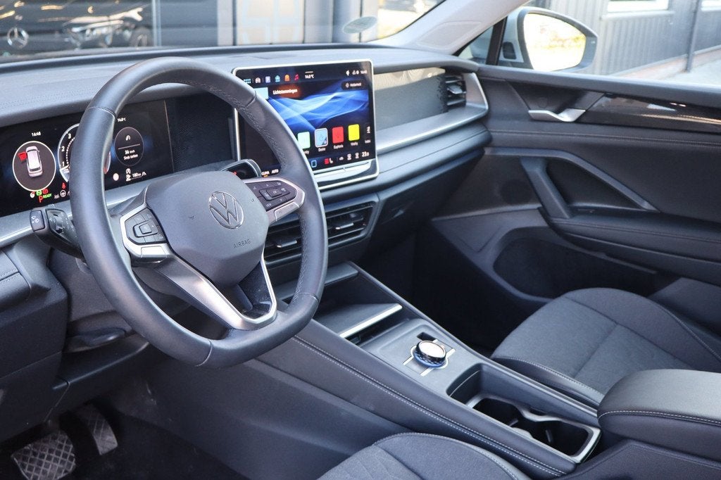 Volkswagen Tayron 1.5 eTSI Life Edition 7 persoons|Automaat|, Auto's, Volkswagen, Zwart, 4 cilinders, 150 pk, Automatische klimaatregeling