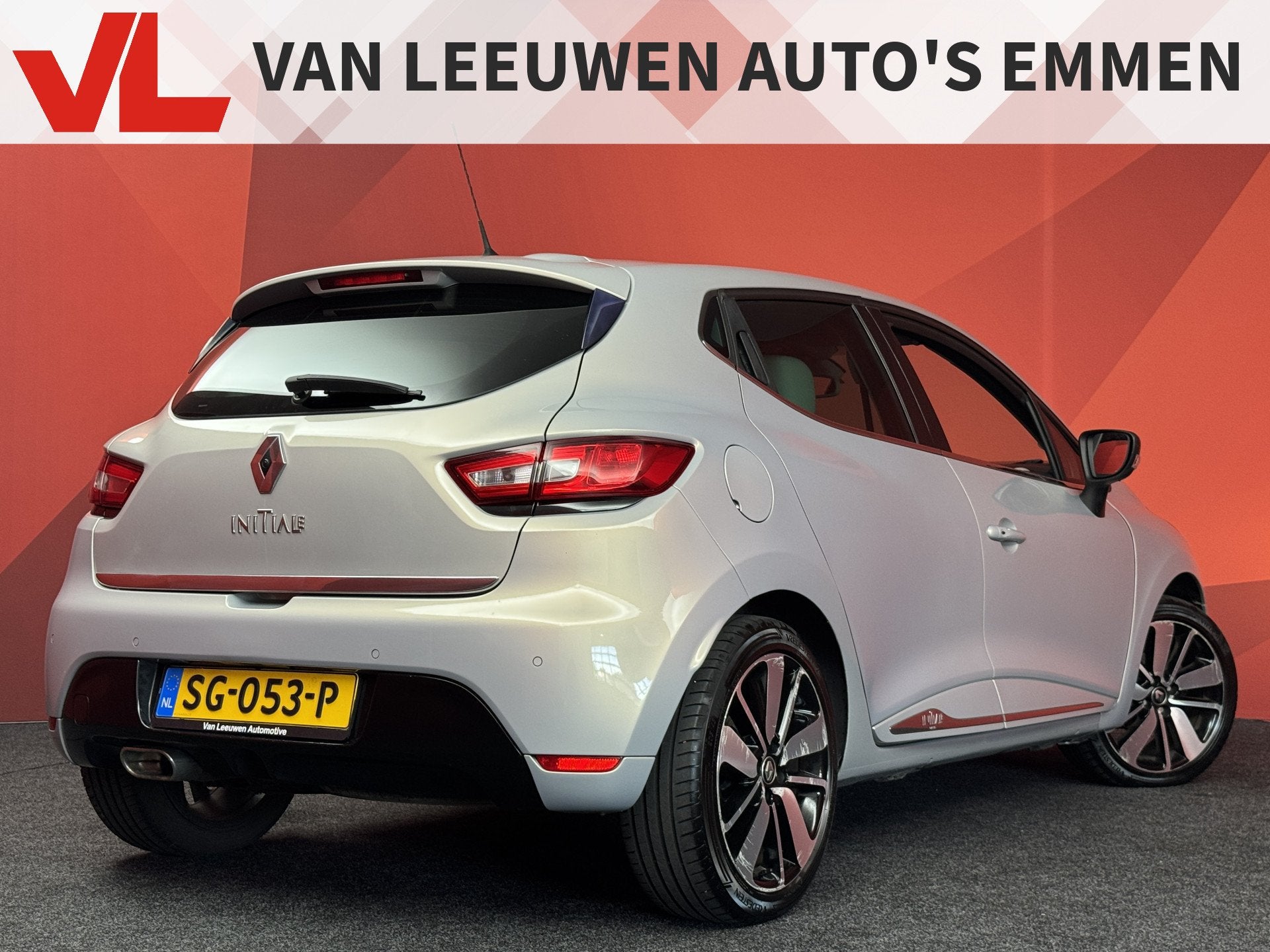 Renault Clio 1.5 dCi Initiale Paris | Uniek! | Leder | Camer, Auto's, Voorwielaandrijving, Gebruikt, 4 cilinders, Met garantie (alle)